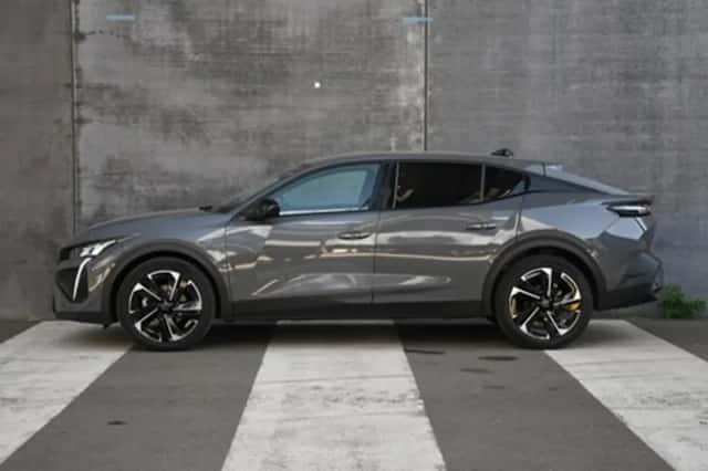 Peugeot 408 (2025) thumbnail 3