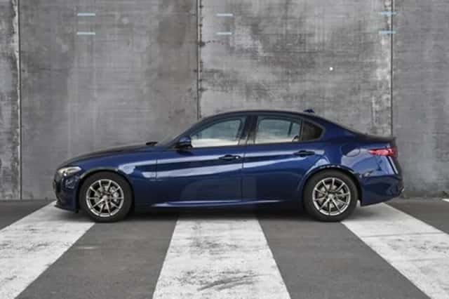 Alfa Romeo Giulia (2017) thumbnail 3