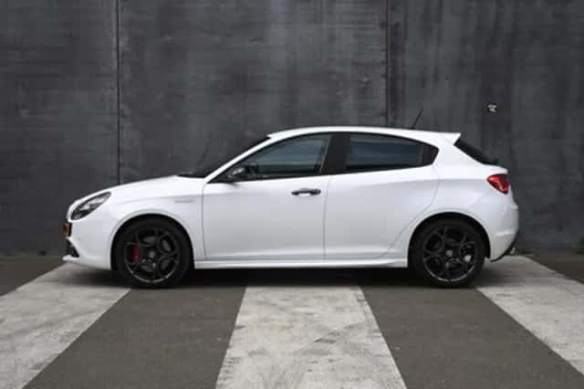 Alfa Romeo Giulietta (2018) thumbnail 4