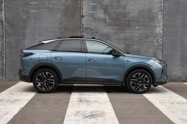 Peugeot 3008 (2023) thumbnail 5