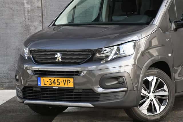 Peugeot Rifter (2021) thumbnail 2