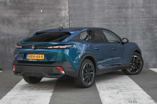 Peugeot 408 (2025) thumbnail 5