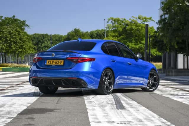 Alfa Romeo Giulia (2019) thumbnail 3