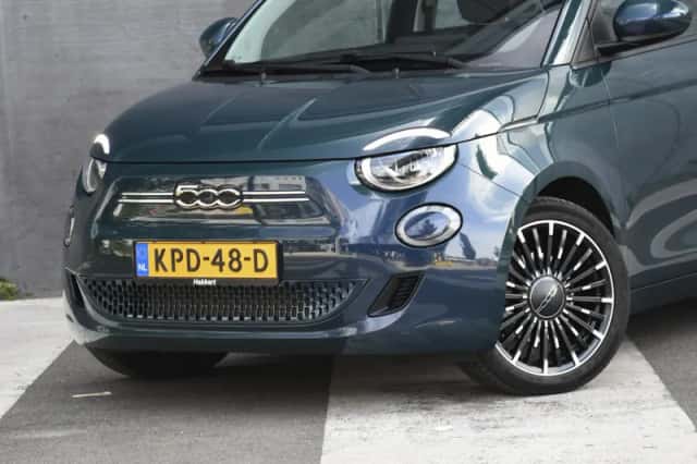 Fiat 500e (2023) thumbnail 2