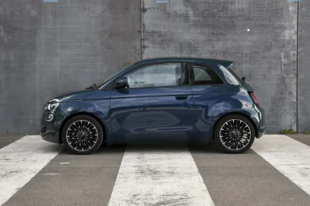 Fiat 500e (2023) thumbnail 3