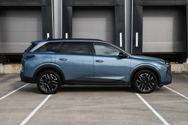 Peugeot 5008 (2025) thumbnail 4