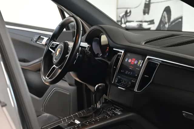 Porsche Macan (2016) thumbnail 14