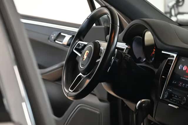 Porsche Macan (2016) thumbnail 15