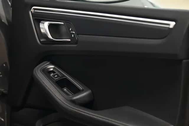 Porsche Macan (2016) thumbnail 17