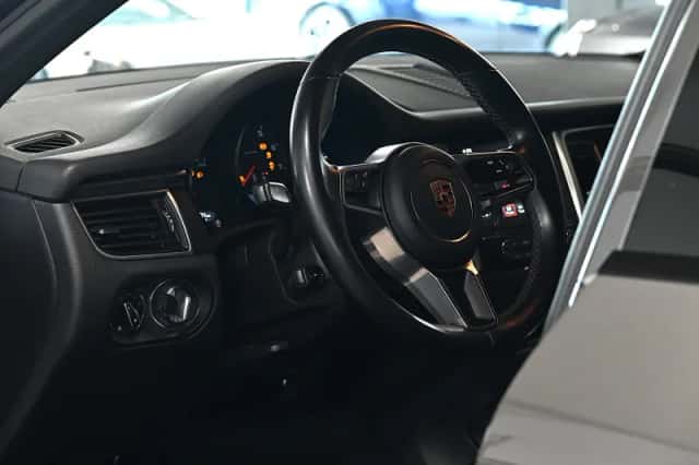 Porsche Macan (2016) thumbnail 25