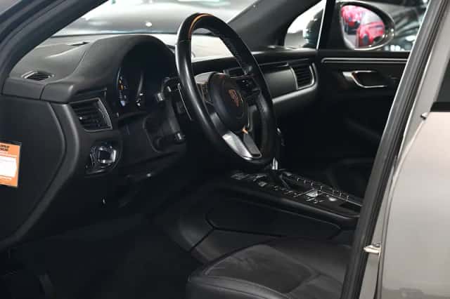 Porsche Macan (2016) thumbnail 26