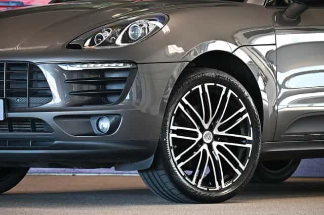 Porsche Macan (2016) thumbnail 4
