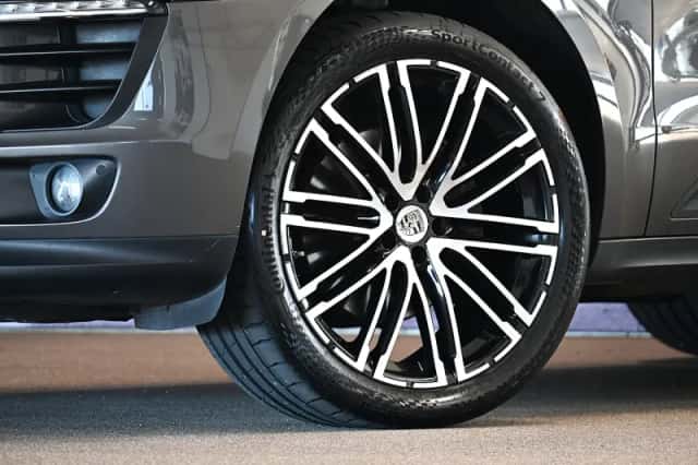 Porsche Macan (2016) thumbnail 5