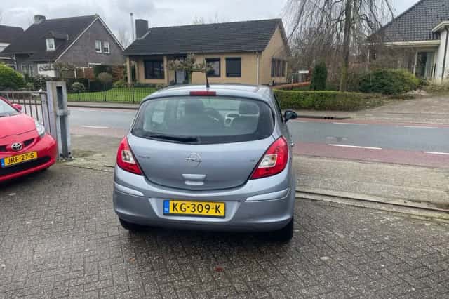 Opel Corsa (2007) thumbnail 3