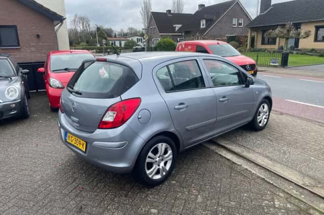 Opel Corsa (2007) thumbnail 4