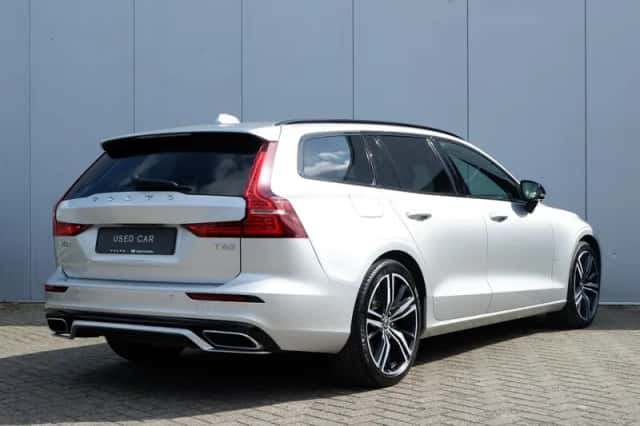 Volvo V60 (2021) thumbnail 2