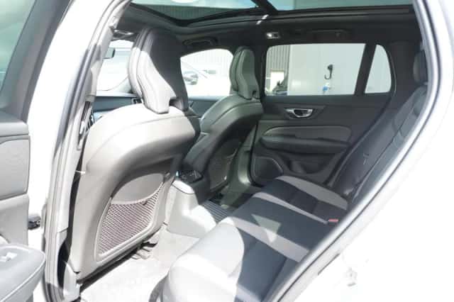 Volvo V60 (2021) thumbnail 6