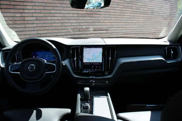 Volvo XC60 (2023) thumbnail 3