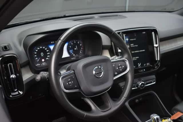 Volvo XC40 (2020) thumbnail 3