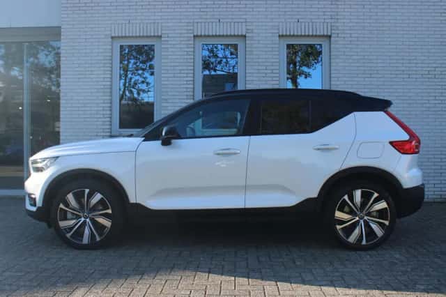 Volvo XC40 (2021) thumbnail 3