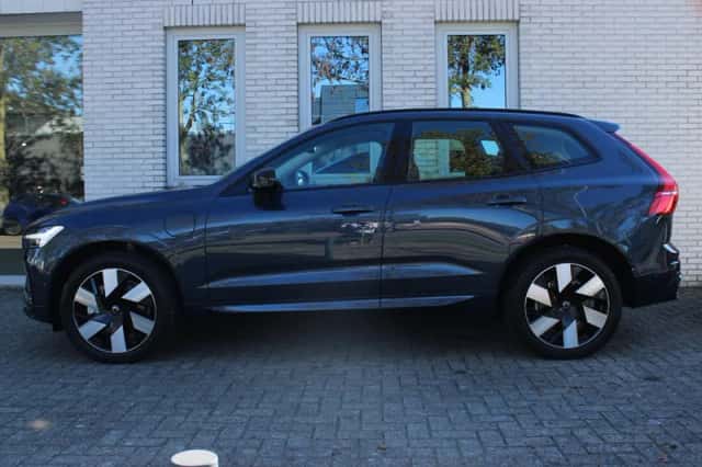 Volvo XC60 (2025) thumbnail 3