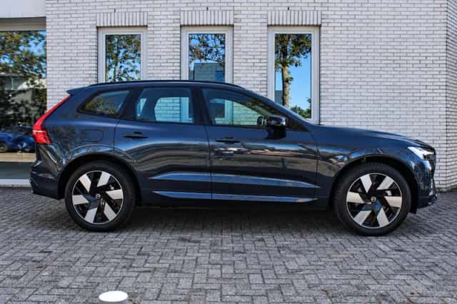 Volvo XC60 (2025) thumbnail 4