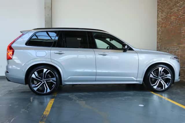 Volvo XC90 (2024) thumbnail 4