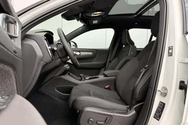 Volvo EX40 (2026) thumbnail 3