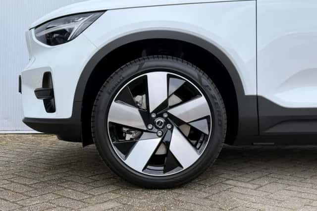Volvo EX40 (2026) thumbnail 6