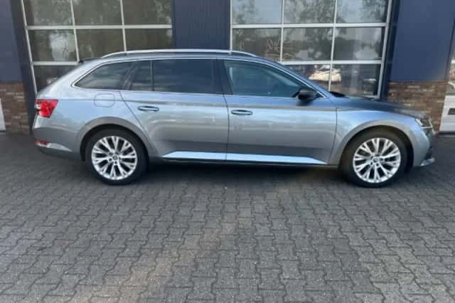 Škoda Superb (2020) thumbnail 3