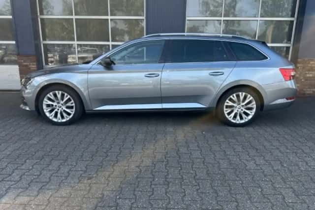 Škoda Superb (2020) thumbnail 4
