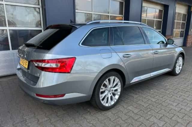 Škoda Superb (2020) thumbnail 5