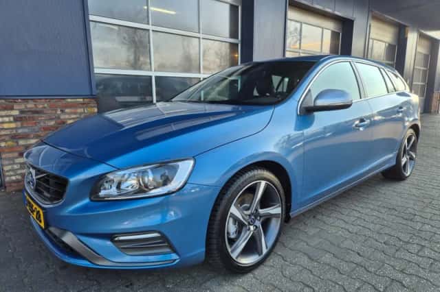 Volvo V60 (2014) thumbnail 1