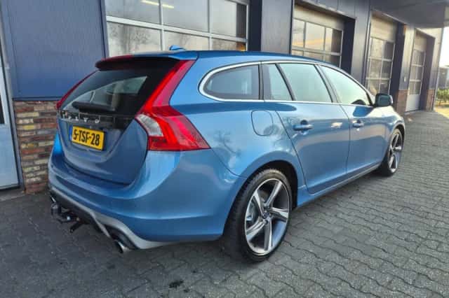 Volvo V60 (2014) thumbnail 2