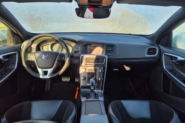 Volvo V60 (2014) thumbnail 3