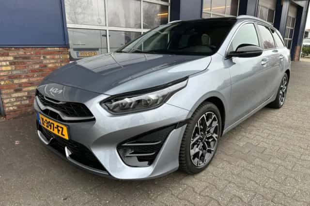 Kia Ceed (2023) thumbnail 1