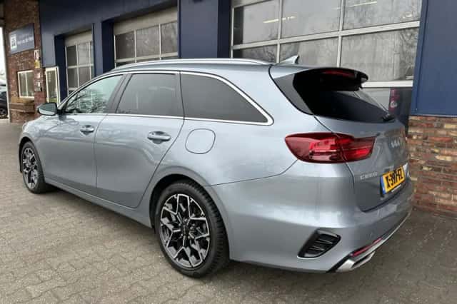 Kia Ceed (2023) thumbnail 4