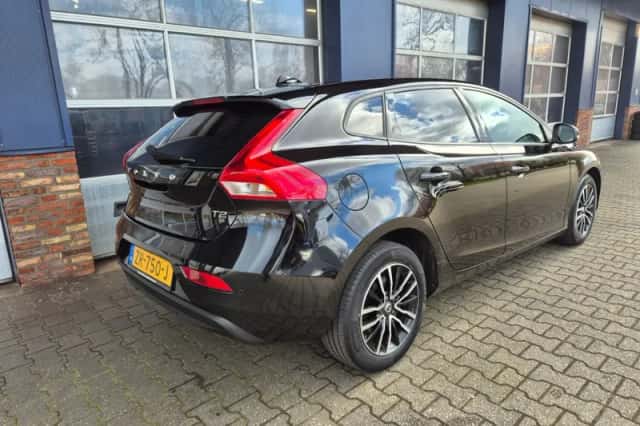 Volvo V40 (2019) thumbnail 2