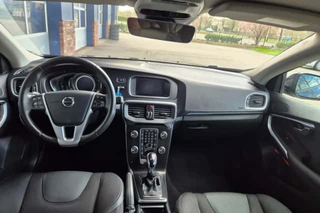 Volvo V40 (2019) thumbnail 3