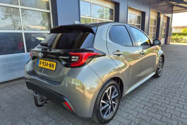 Toyota Yaris (2021) thumbnail 2