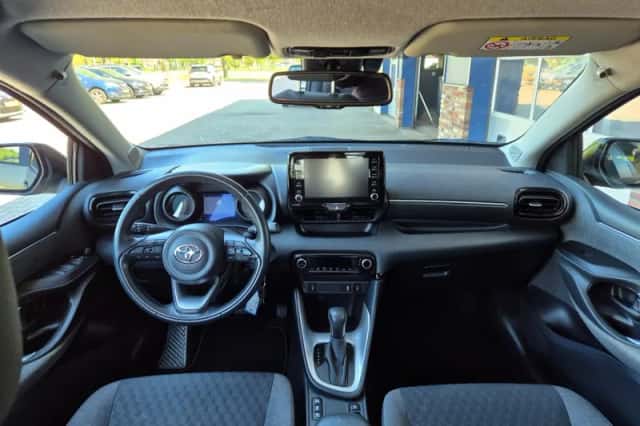 Toyota Yaris (2021) thumbnail 3