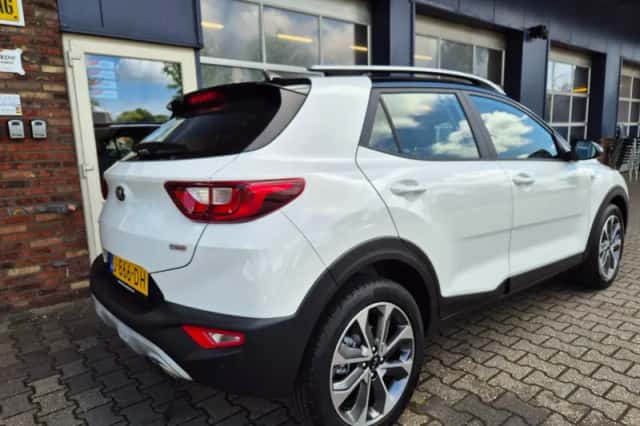 Kia Stonic (2020) thumbnail 2