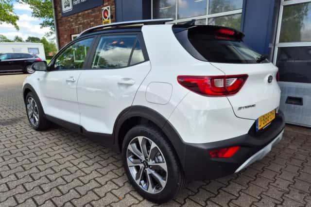 Kia Stonic (2020) thumbnail 6