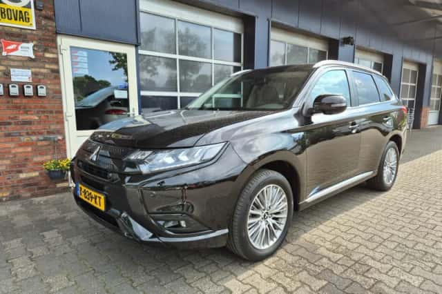 Mitsubishi Outlander (2021) thumbnail 1