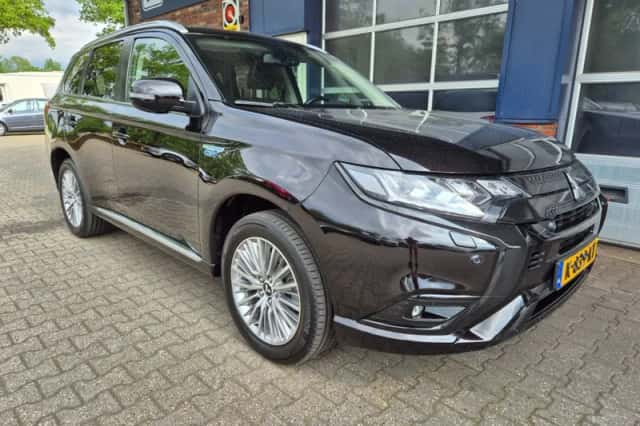 Mitsubishi Outlander (2021) thumbnail 4