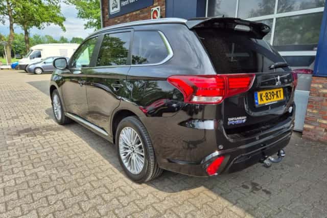 Mitsubishi Outlander (2021) thumbnail 5