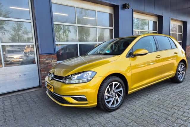 Volkswagen Golf (2018) thumbnail 1