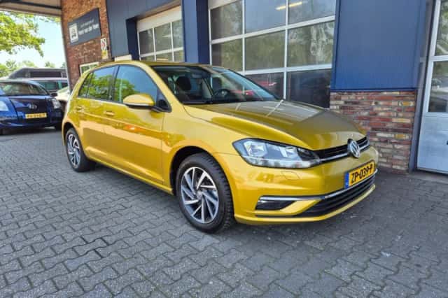 Volkswagen Golf (2018) thumbnail 5