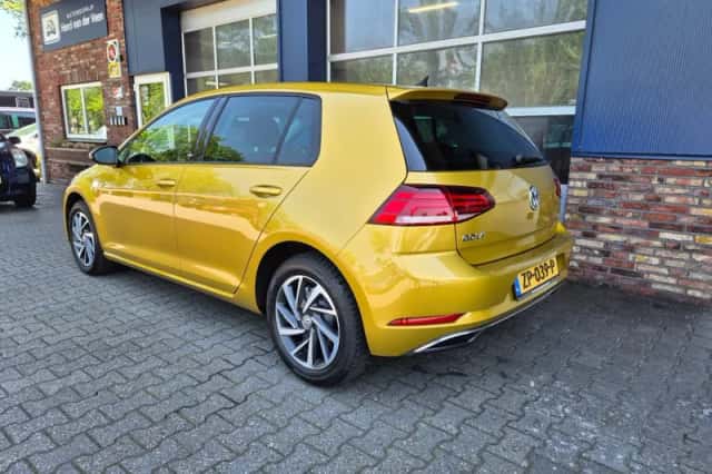 Volkswagen Golf (2018) thumbnail 6