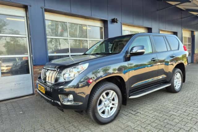 Toyota LANDCRUISER (2012) thumbnail 1